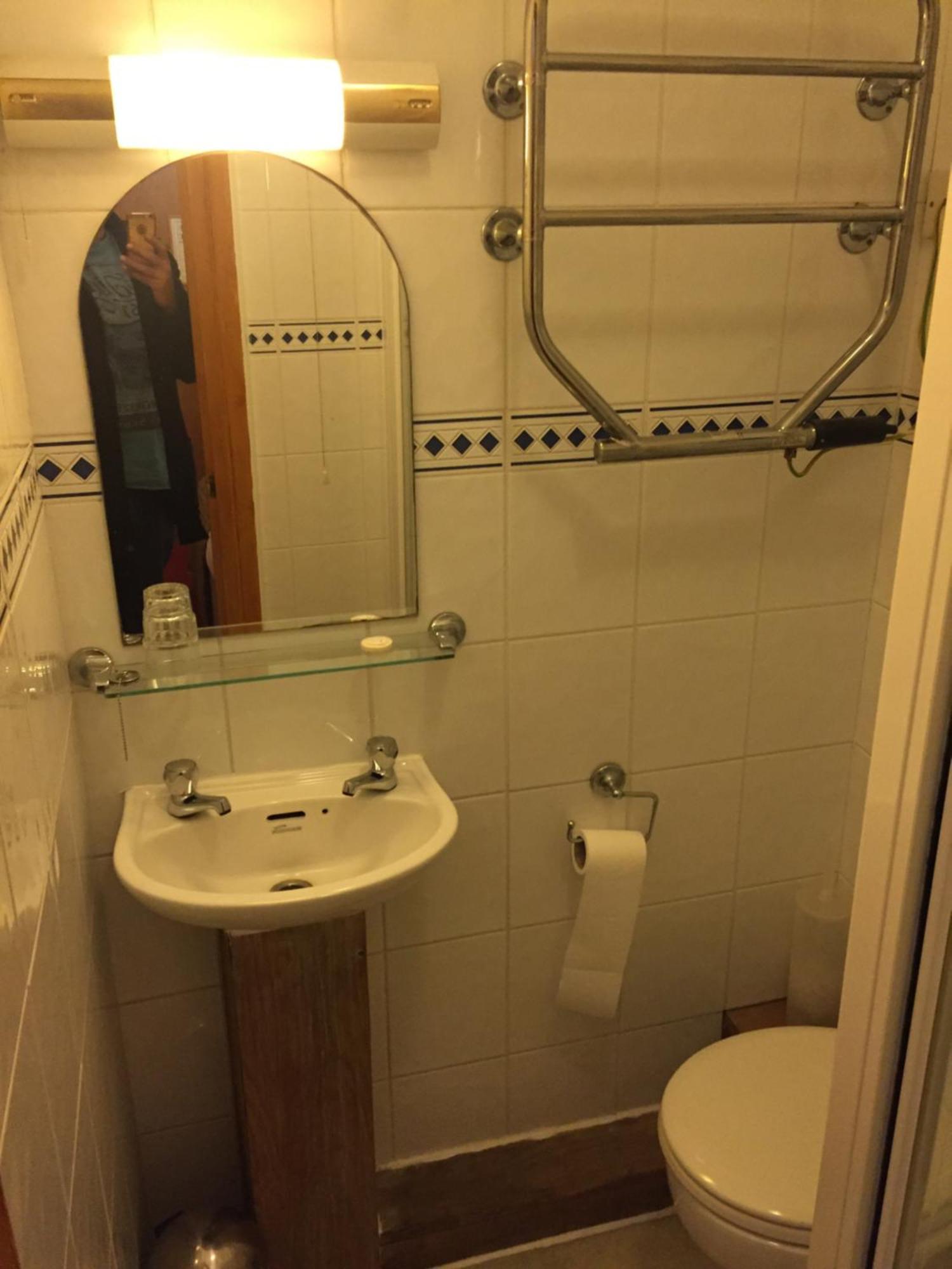 Crescent Hotel Reading Kamer foto