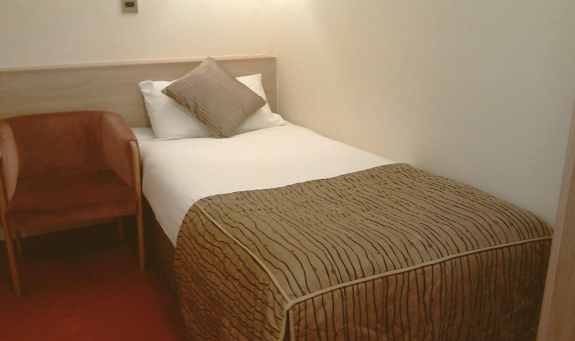 Crescent Hotel Reading Buitenkant foto